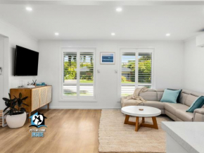 Hampton's Style Holiday Retreat - close to the beach!